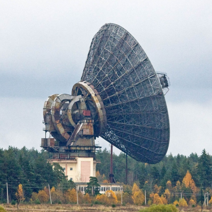 Радиотелескопът РТ 64 разположен в Калязин Русия е едно от най впечатляващите