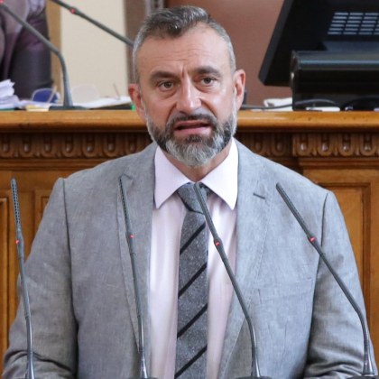 Заместник министърът на културата Карил Вельов обяви в пост във Facebook