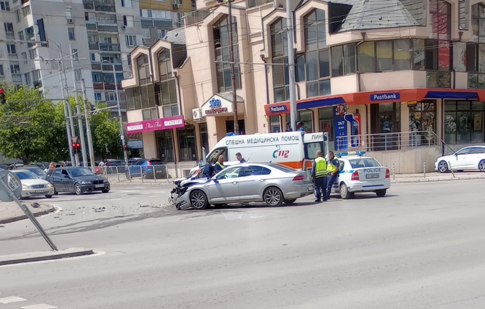 Нова катастрофа в София СНИМКИ