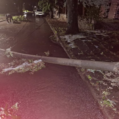 Мощна буря с порой и градушка връхлетя Хисаря тази вечер