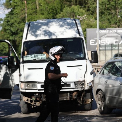 Първи подробности за ПТП то между бус и кола в столицата