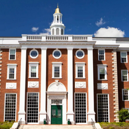 Правителството на Доналд Тръмп отне правото на университета Харвард да