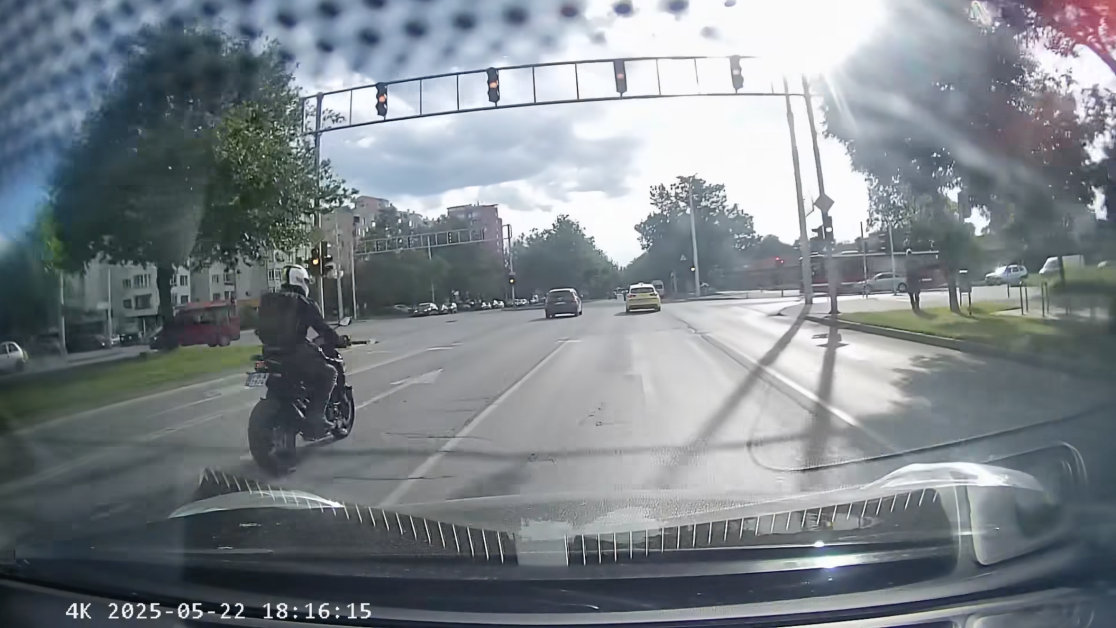 Пловдивчанка отсече: Пази моториста... Не! Моля, пазете нас ВИДЕО