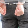 Удариха педофилска банда! Задържаха десетки, един скочи прозорец