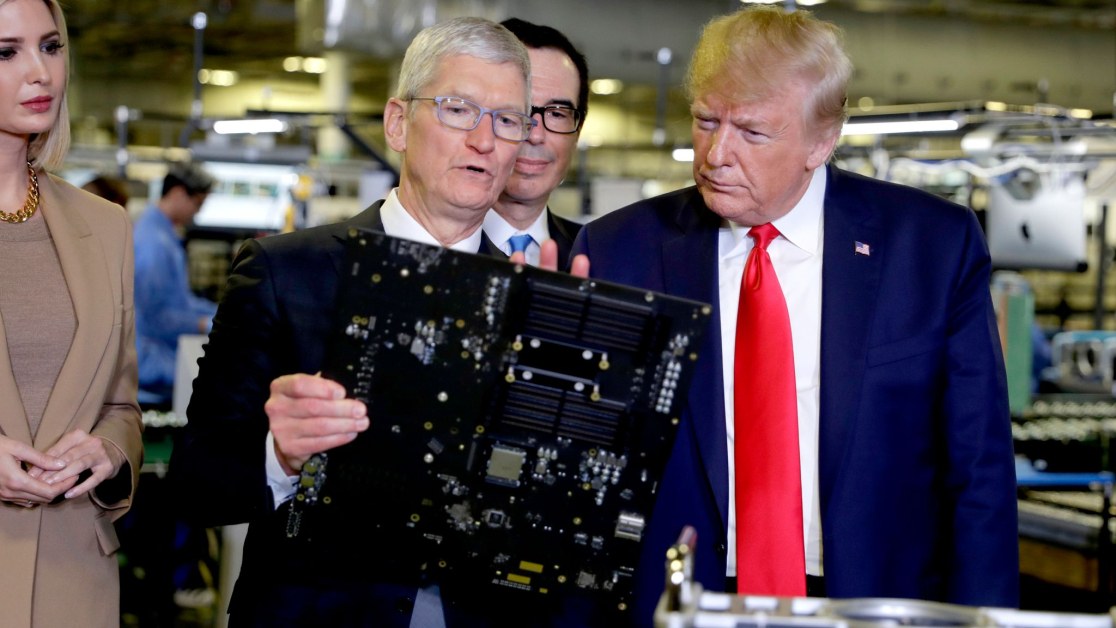 Тръмп заплаши ЕС и Apple