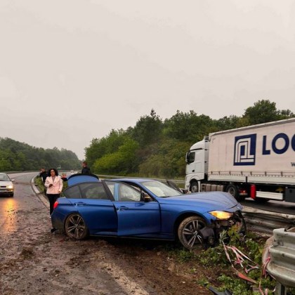 Тежка катастрофа е станала тази вечер на АМ Хемус съобщавато