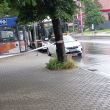 Автобус на градския транспорт в София блъсна човек, твърдят, че пострадалият е починал СНИМКА
