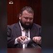 Депутат с мулет и татуировки приключи кариерата си, пиейки бира от обувка ВИДЕО