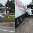 Тир помете табела на бензиностанция СНИМКИ и ВИДЕО