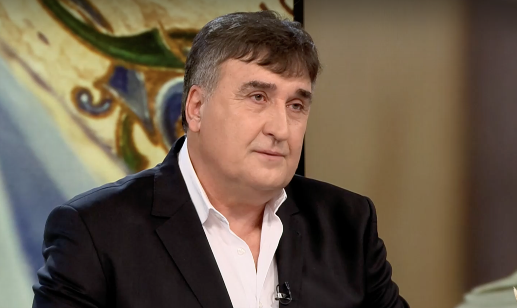 Веселин Маринов през сълзи за детството, майка си и 24 май