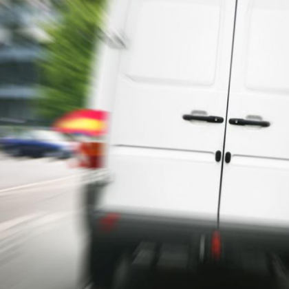 Трима души загинаха след като микробус се преобърна край германския