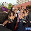 Пловдивските абитуриенти блестят отново! Куче с костюм изпрати зрелостник СНИМКИ