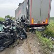 Тежка катастрофа с тир, твърдят, че има пострадало дете и човек с откъснати крайници
