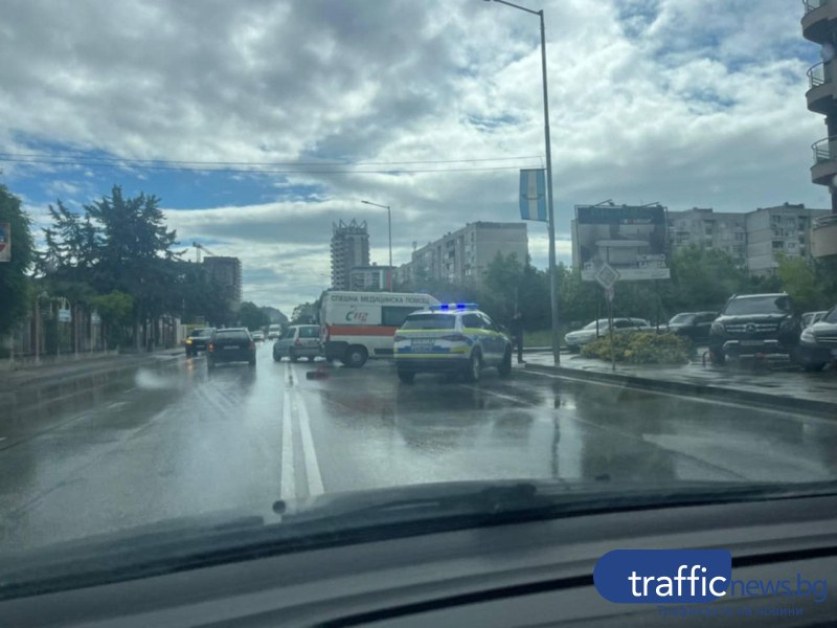 Две коли се удариха на булевард в Пловдив