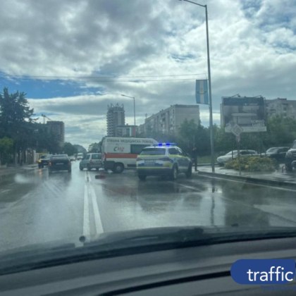 Две коли се удариха на булевард в Пловдив