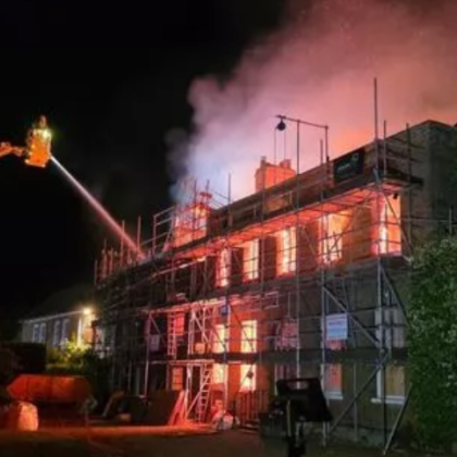 Пожар избухна в историческо грузинско имение в северен Лондон Повече от