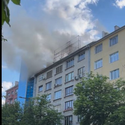 Избухна пожар в центъра на София ВИДЕО