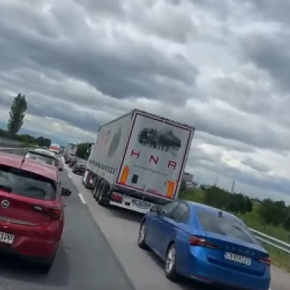Натоварен е трафикът по автомагистрала Тракия Задръствания има в района