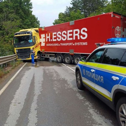 Тир затвори още един път в Северозападна България Камионът е
