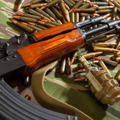 Нападатели въоръжени с автомати Калашников са ограбили пощенски клон в