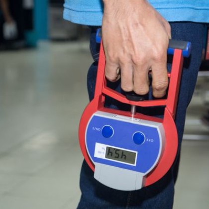 Учените са открили че простият ежедневен жест на ръкостискане съдържа