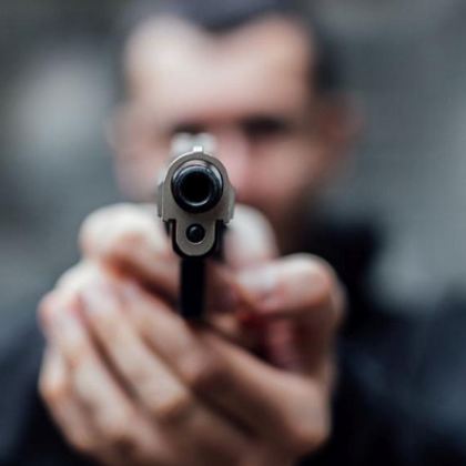 Мафиоти нападнаха служители на гръцката служби за национална сигурност Автомобилът на