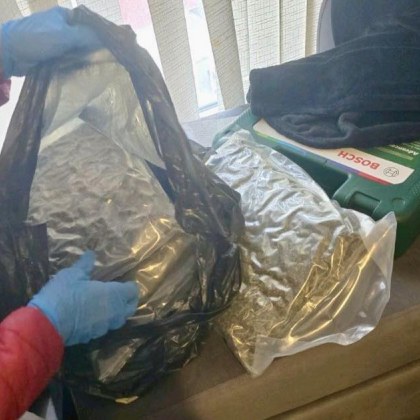 Четирима мъже на възраст между 25 и 57 години са