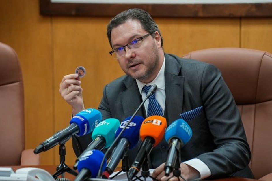 Митов показа иконите на МВР СНИМКА