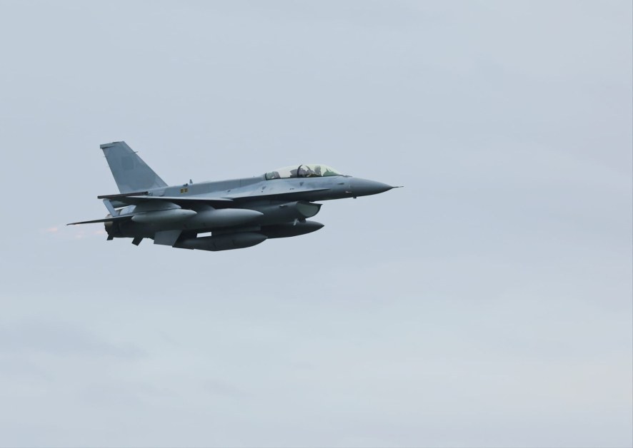 Българският F-16 Block 70 направи първи полет