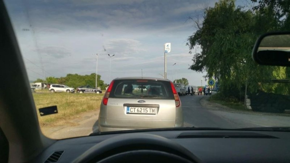 Катастрофа блокира трафика на един от изходите на Пловдив СНИМКА