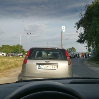 Катастрофа предизвика сериозно задръстване на Кукленско шосе пишеДве коли са