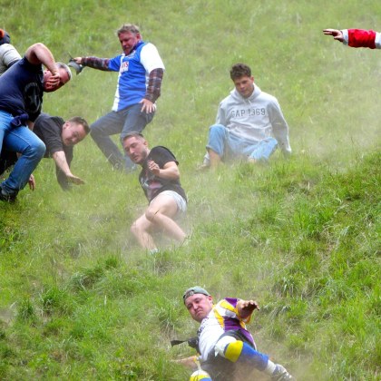 Хиляди зрители и десетки смелчаци се събраха отново на хълма