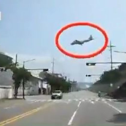 Южнокорейски военноморски самолет с четирима души на борда се разби