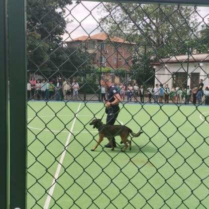 Полицаи гостуваха в Начално училище Отец Паисий в гр Пазарджик Повод
