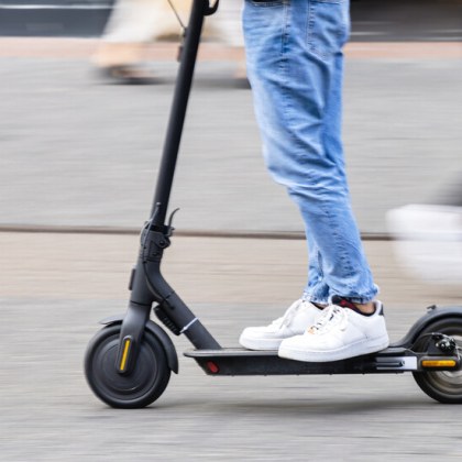 Поредният инцидент с електрическа тротинетка разтърси Плевен Във вечерните часове