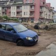 Кратер зейна в София, едва не погълна кола с майка и дете СНИМКА