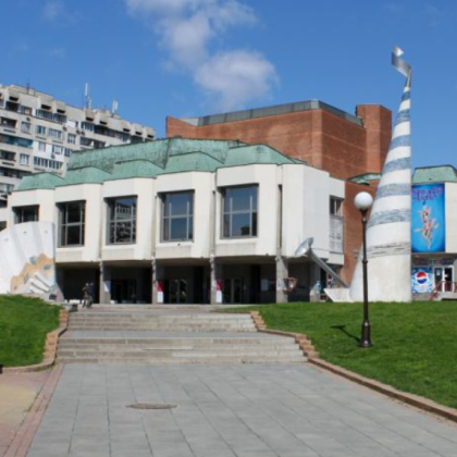 Петима мъже откраднаха част от покривната конструкция на Държавната опера