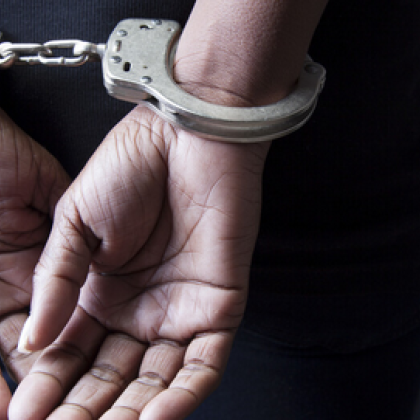 Служители на сектор Издирване в ГДНП са задържали 67 годишна жена от