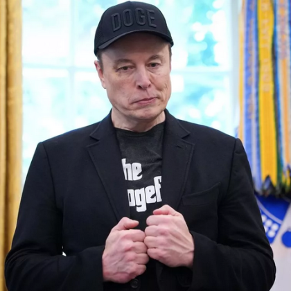 Илон Мъск предизвика безпокойство след като се появи със синина