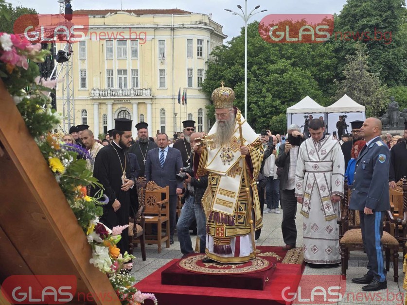 Православни архиереи и вярващи от цял свят са в Пловдив за богослужението на Митрополит Николай