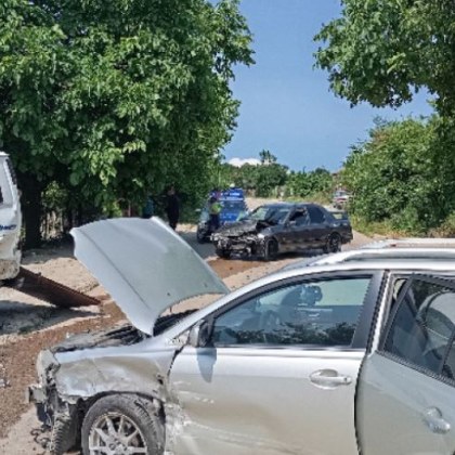 Катастрофа затвори един от изходите на Монтана Две леки коли