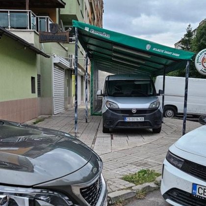 Любопитна снимка от столичния квартал Свобода предизвика усмивки и възмущение