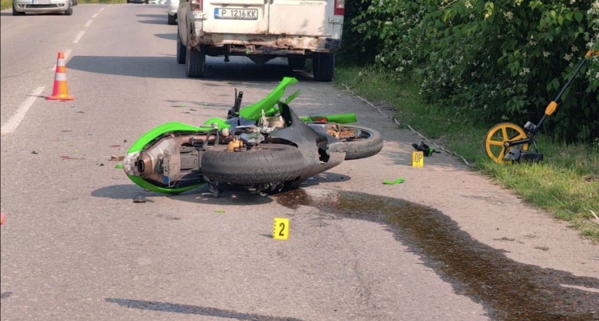 Откараха моторист в болница след катастрофа в Русенско