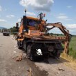Камионът, който се обърна край София, ударил косачка на АПИ ВИДЕО
