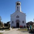 Психично болен нахлу в храм, разби икони и открадна дарения