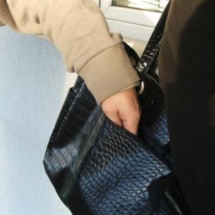 Четири жени са задържани за нагли кражби в Карлово и