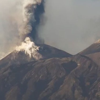 Най високият и активен вулкан в Европа Етна в Сицилия изригна