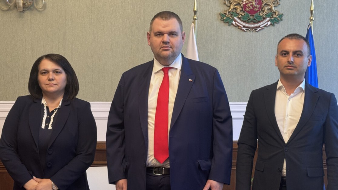 Още двама кметове преминаха към "Ново начало" на Пеевски