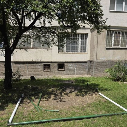 Анонимник отряза футболна врата, за да спи спокойно