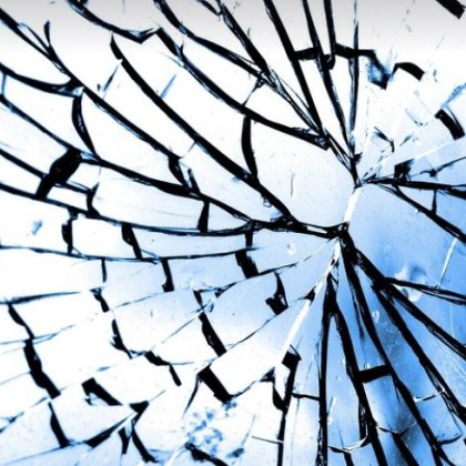 Вандали потрошиха автомобил на община Вършец използван за превоз на